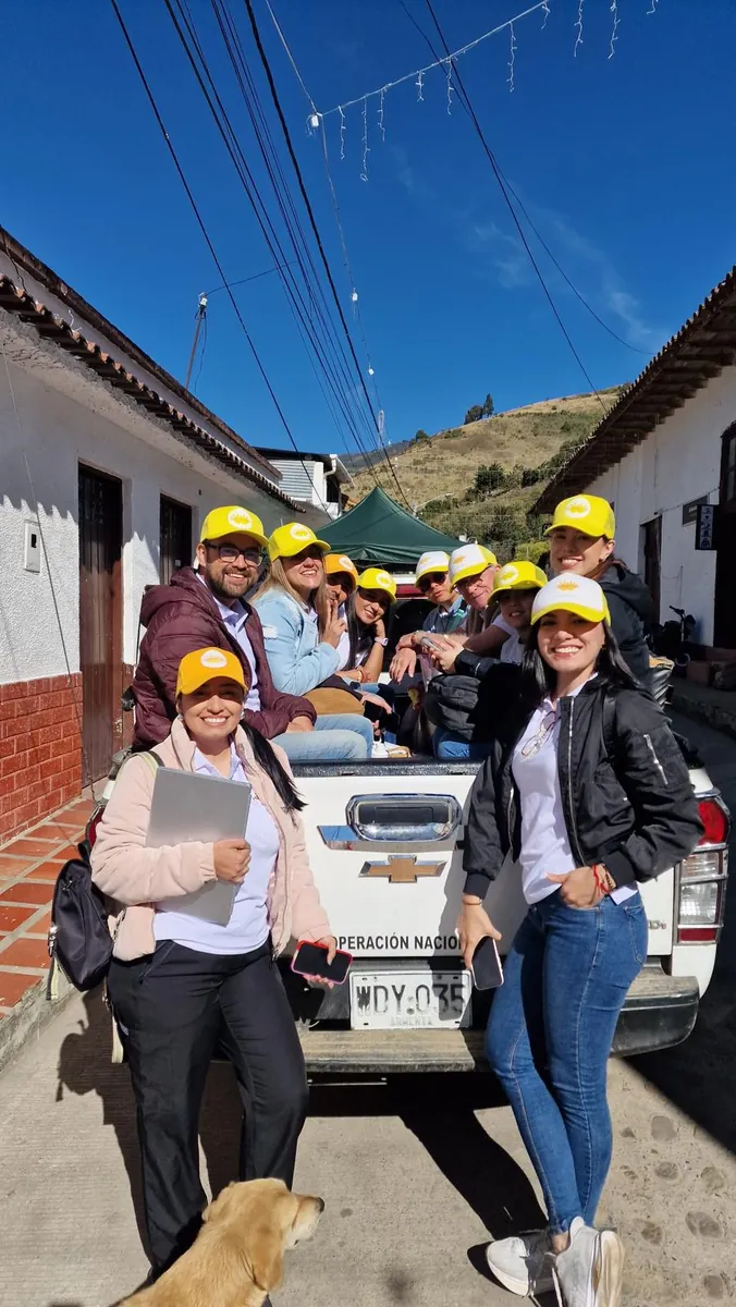 Group of Fundación Humanitos volunteers wearing yellow caps
